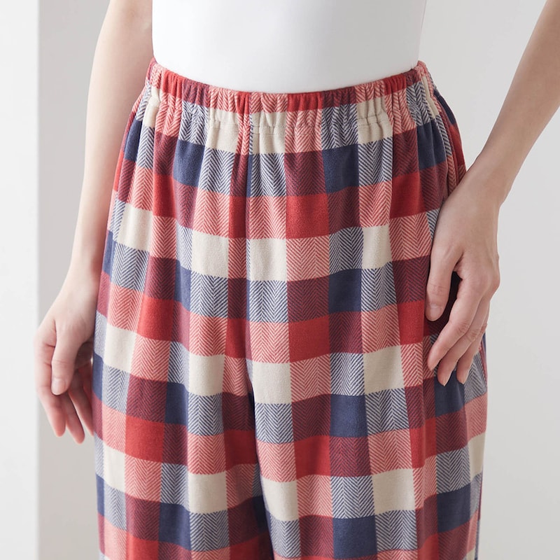 ウエストは総ゴムでらくちん