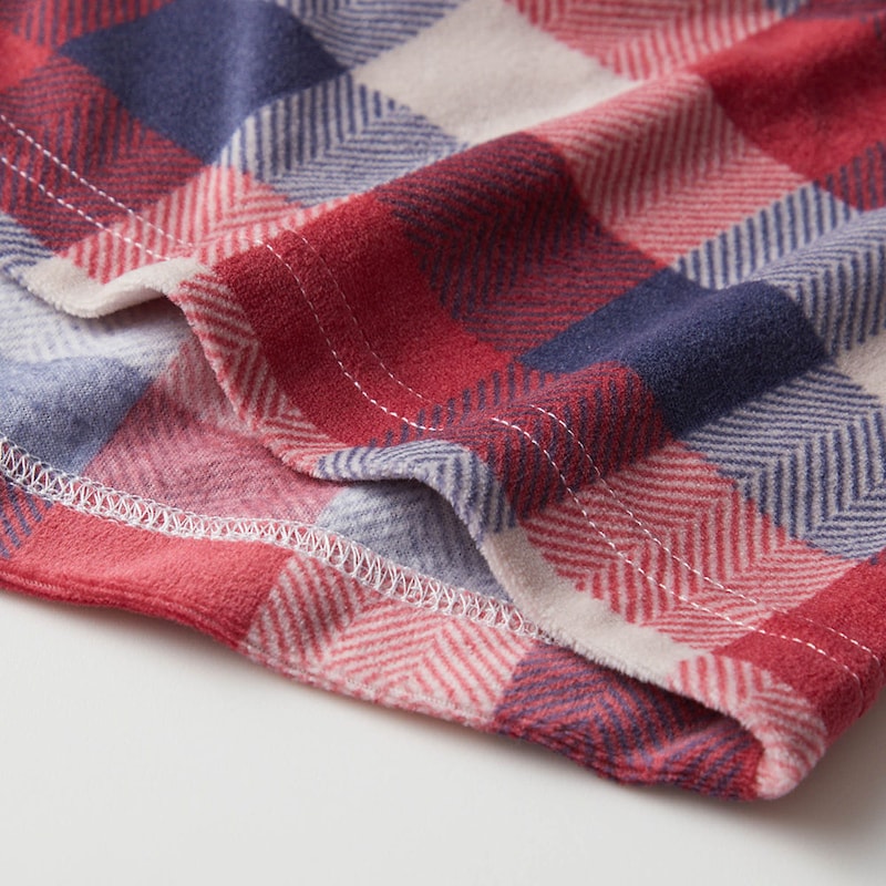 気持ちの良いふんわりやわらかなベロア長のフリース素材