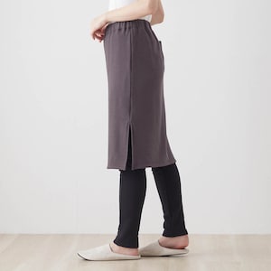 モデル身長168cm／Ｍ ※写真は撮影用のためパンツ股下+4cm・スカート総丈+3cmになります。