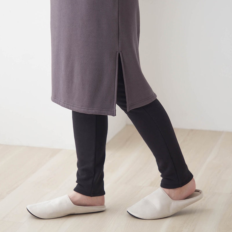 スリット入りで足さばきもよく動きやすい