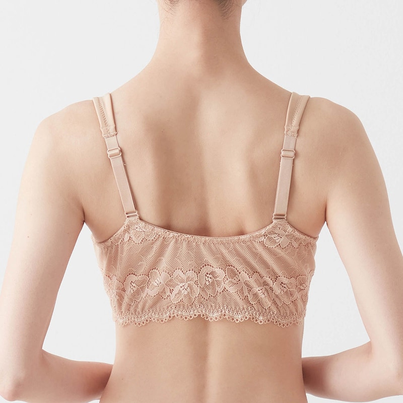 ホックレス仕様で背中のゴロつきを軽減