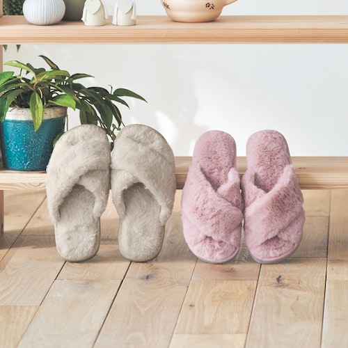 ふわふわマイクロファイバーの洗えるクロススリッパ