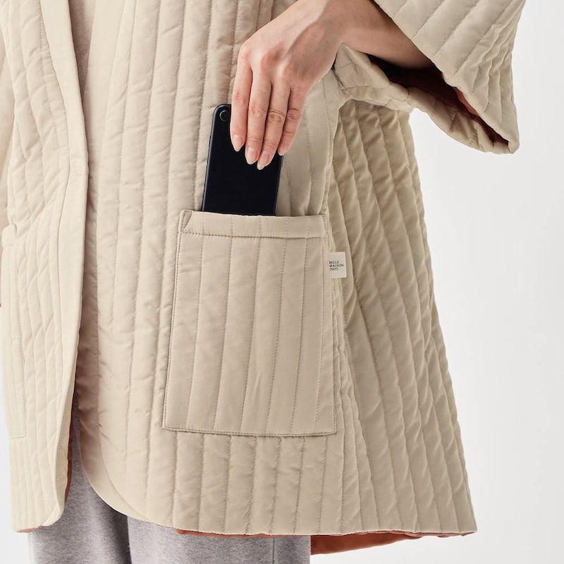 スマホが入る便利なポケット付き