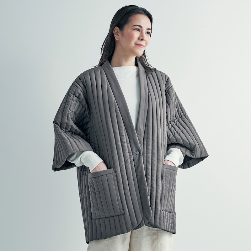 両脇に便利なポケット付き