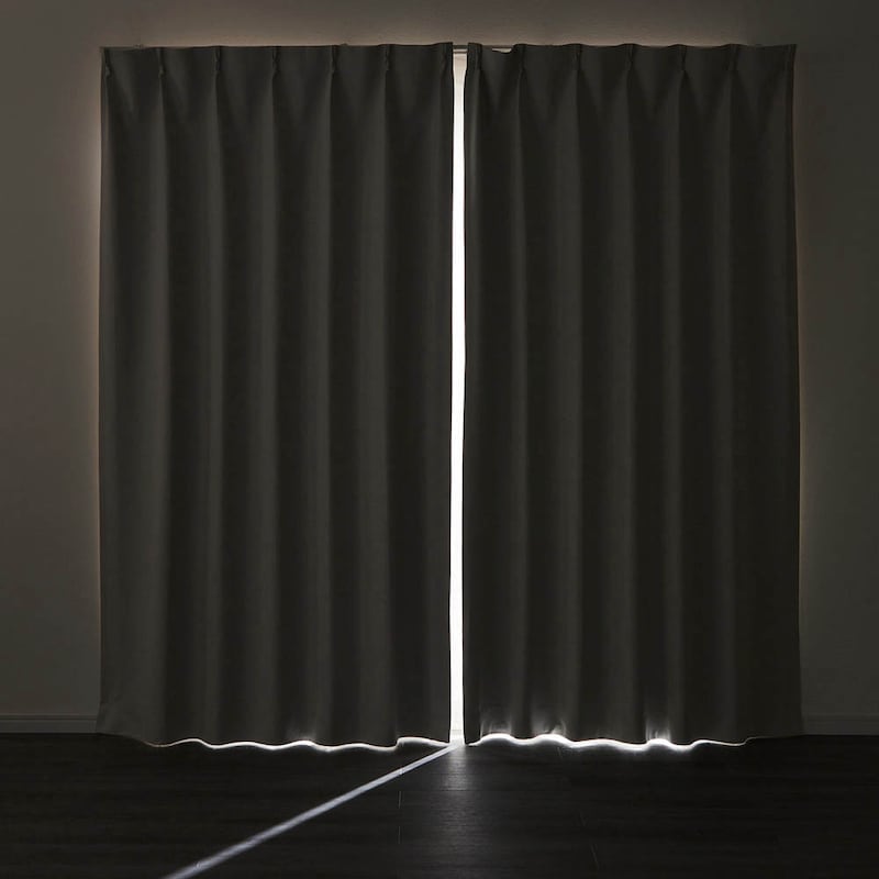 しっかりと光を遮ります