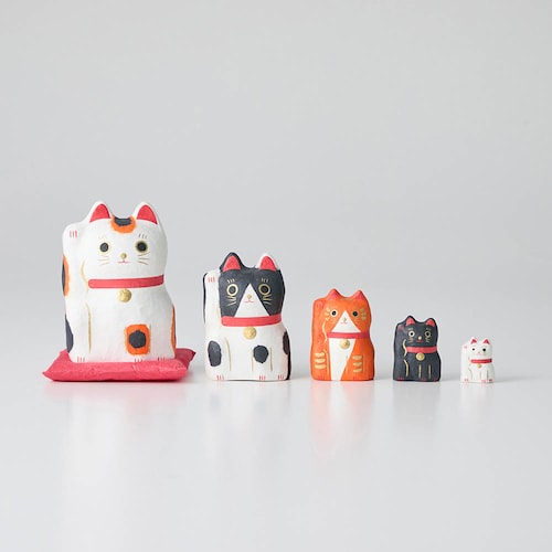 マトリョーシカのような紙張り子の招き猫