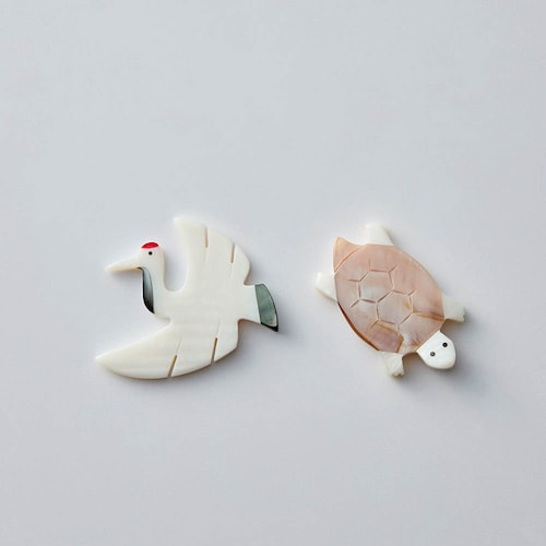 素材の色をそのまま生かした貝細工の箸置き 【お正月】