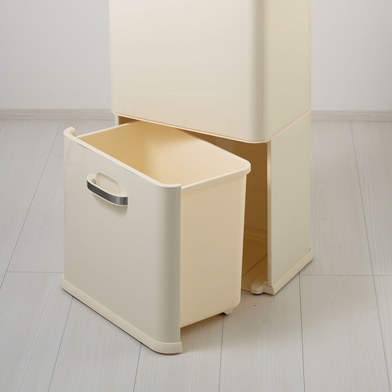 下段はゴミ箱自体が取り出せる引き出し式