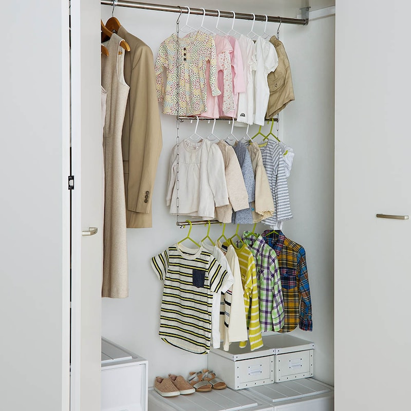 バー2本付属タイプは小さい子供服なら3段掛けもOK。省スペースでたくさん掛けられます