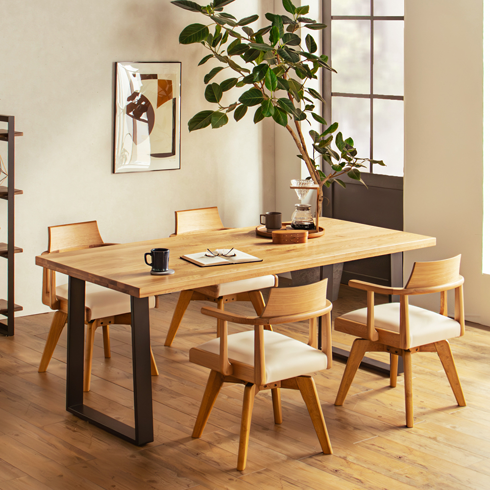 【ベルメゾン】厚みを持たせたオーク材天板のダイニングテーブル