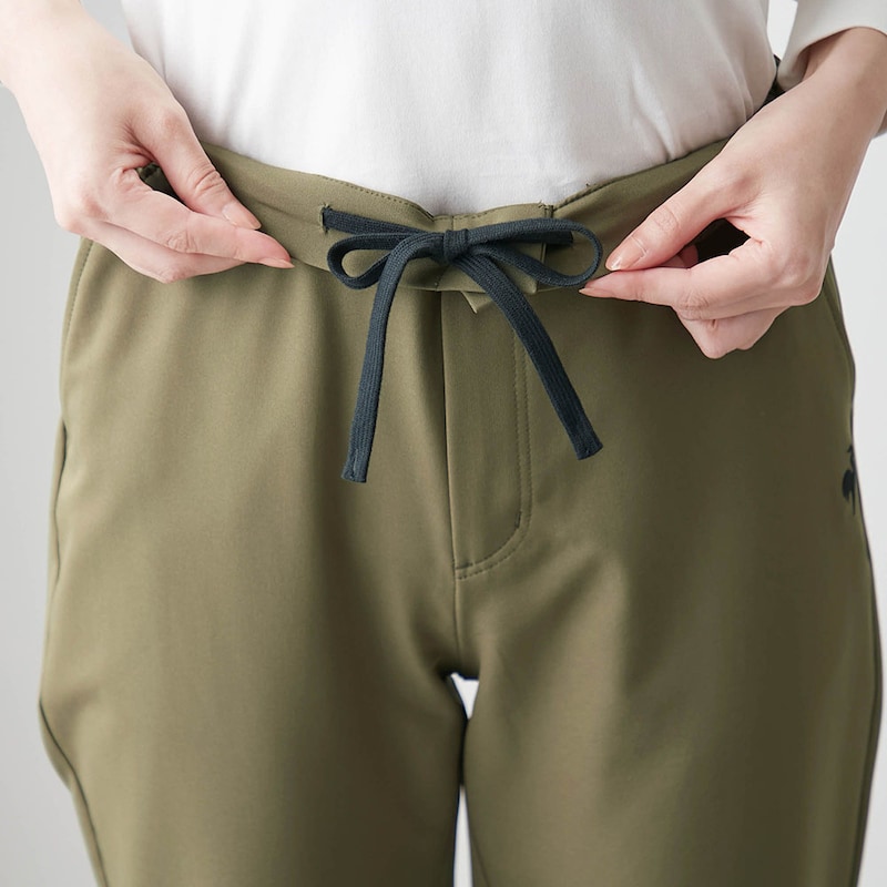 ウエスト内側はひも仕様で調整も可能