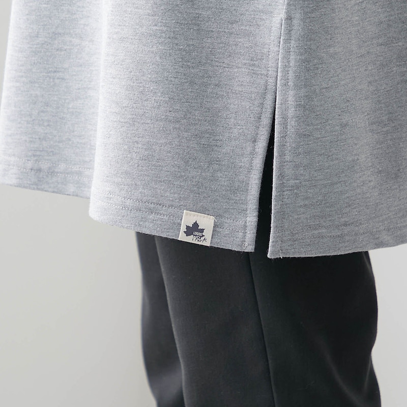 深めのサイドスリットで足さばき抜群