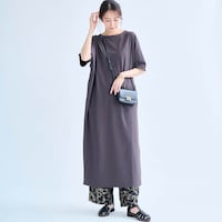 モデル身長169cm／M　※写真は撮影用のため、股下+7cmになります。