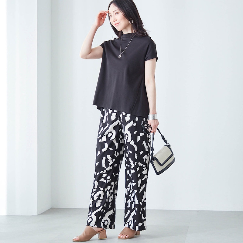 モデル身長167cm／M ※写真は撮影用のため股下+7cmになります。