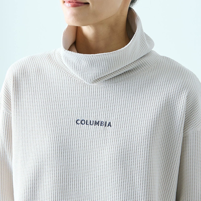 ゆるっとしたオフタートルで首まであたたかい