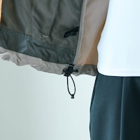 裾はドローコードで調節が可能