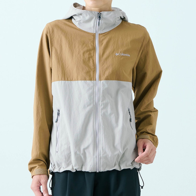 裾をしぼった状態