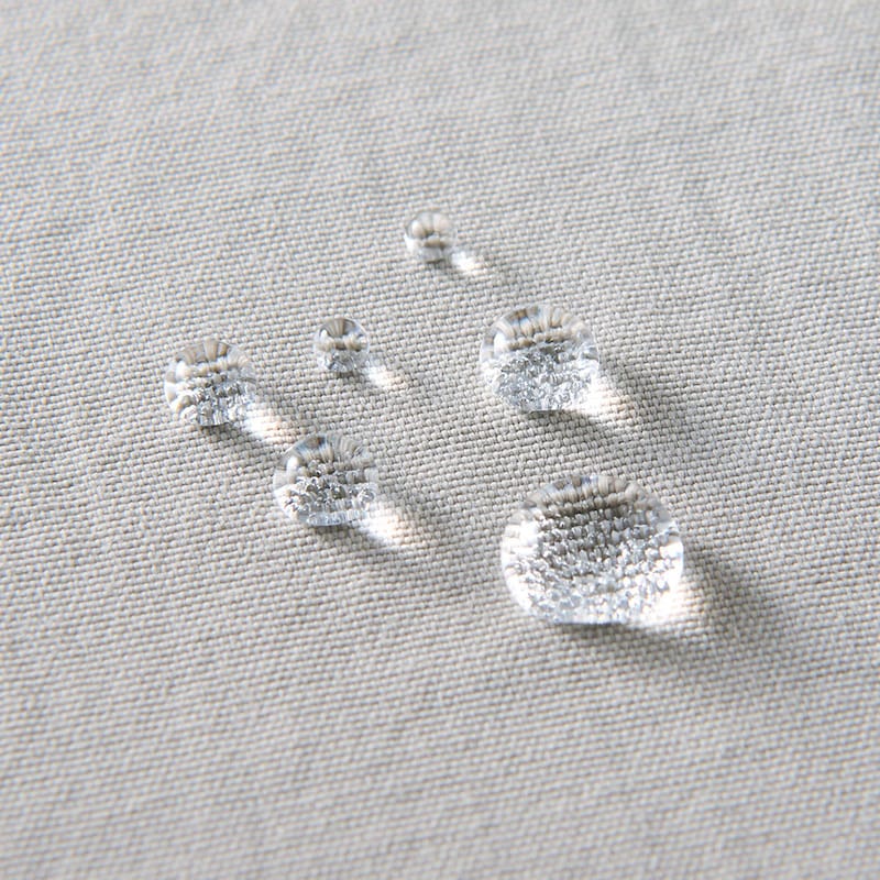 水を弾いて汚れも防ぐ「オムニシールド」を採用