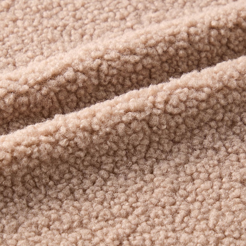 表側は厚すぎないボア素材