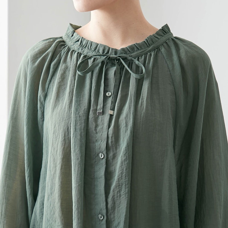 ボタン側は共布リボンでトレンド感たっぷり