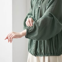 袖口はゴム仕様でたくし上げしやすい