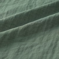 しなやかで上品な光沢とシアー感のある素材