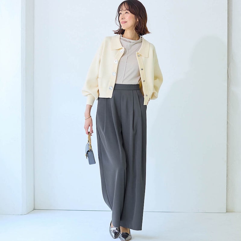 モデル身長169cm／M　※写真は撮影用のため股下+6cmになります。ボトムのみ着用