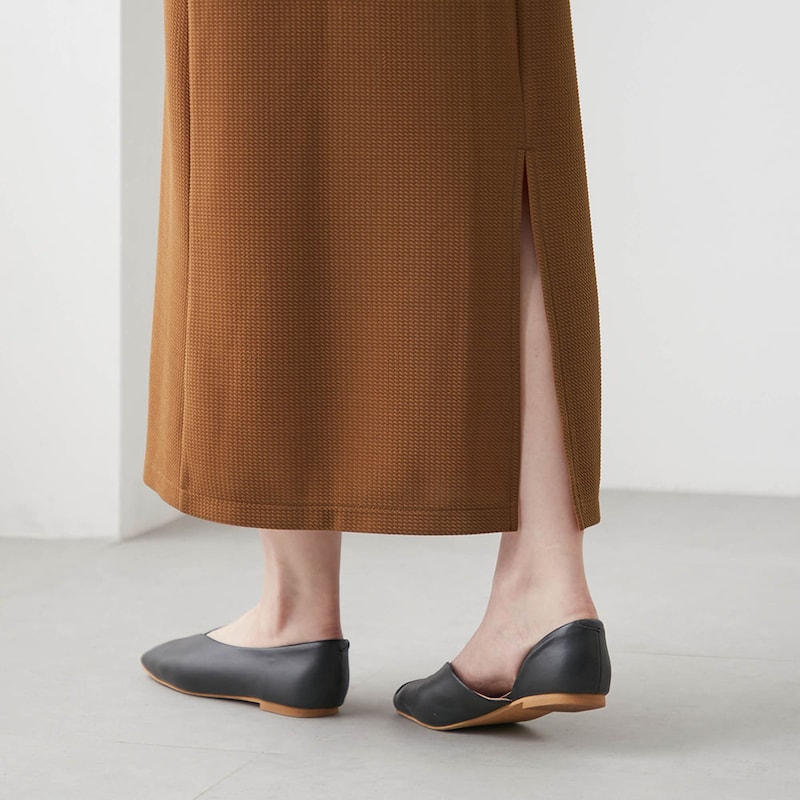 動きやすい裾スリット入り