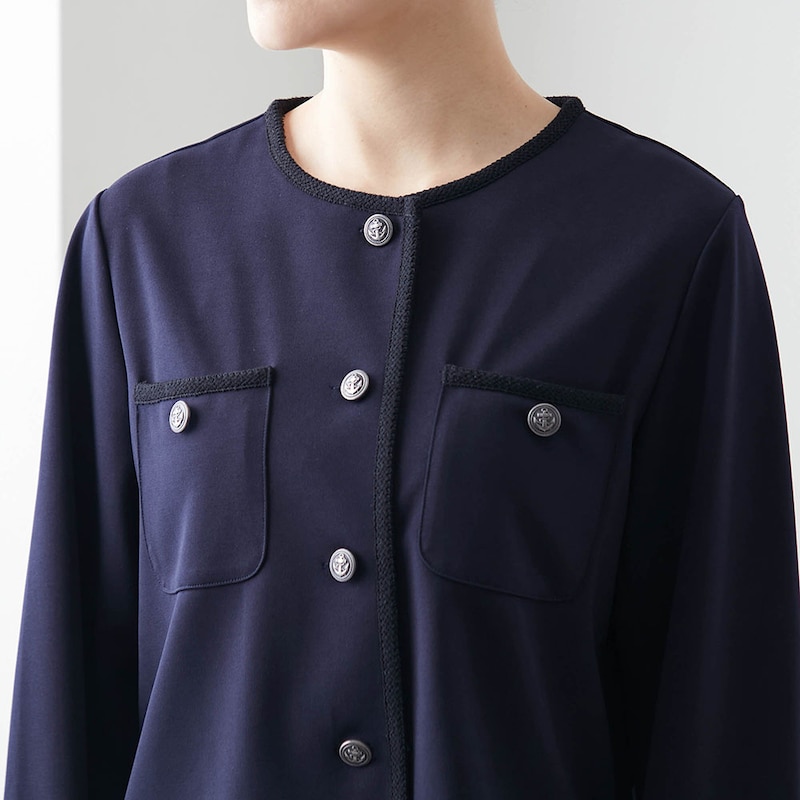 縁取りテープが効いたリュクスなデザイン