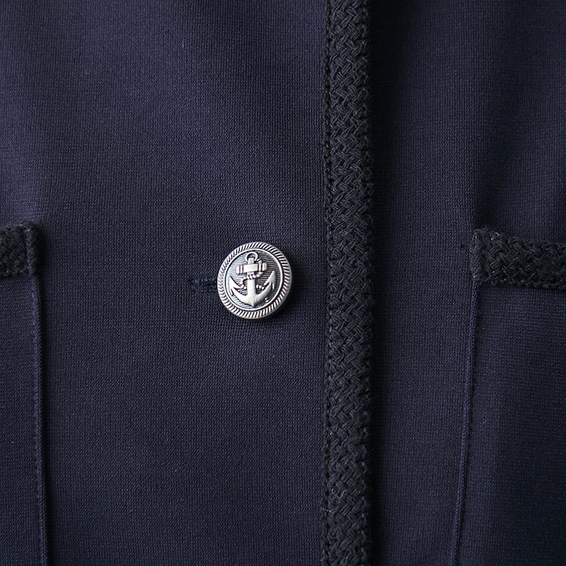 イカリマークのボタンがアクセントに