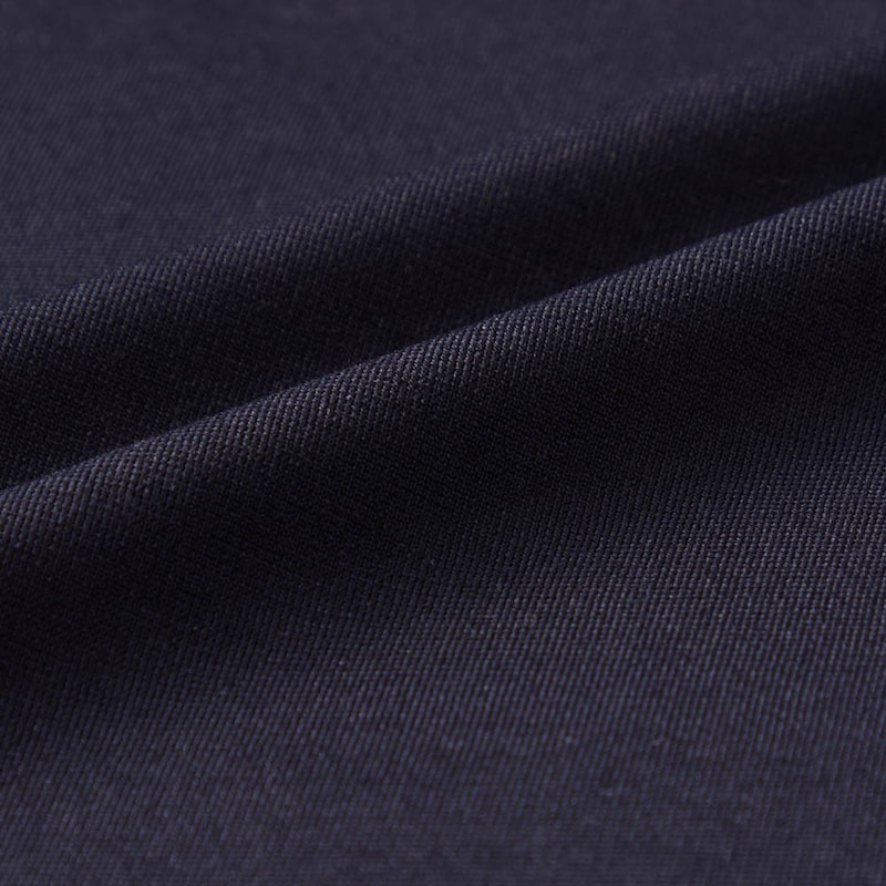 程よくツヤハリのあるカットソーポンチ素材