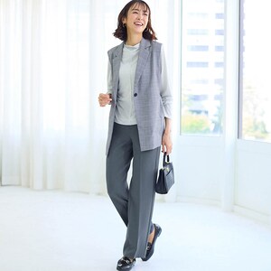 モデル身長169cm／M　※写真は撮影用のため股下+6cmになります。ボトムのみ着用
