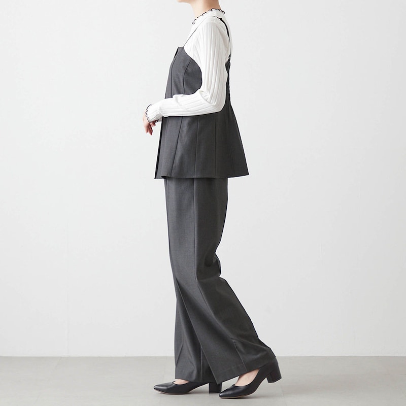 モデル身長168cm／M　※写真は撮影用のため股下+6cmになります。