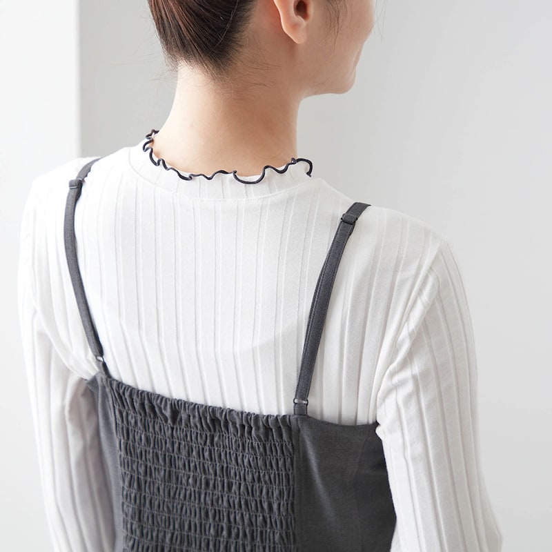 肩ひもは調節可能