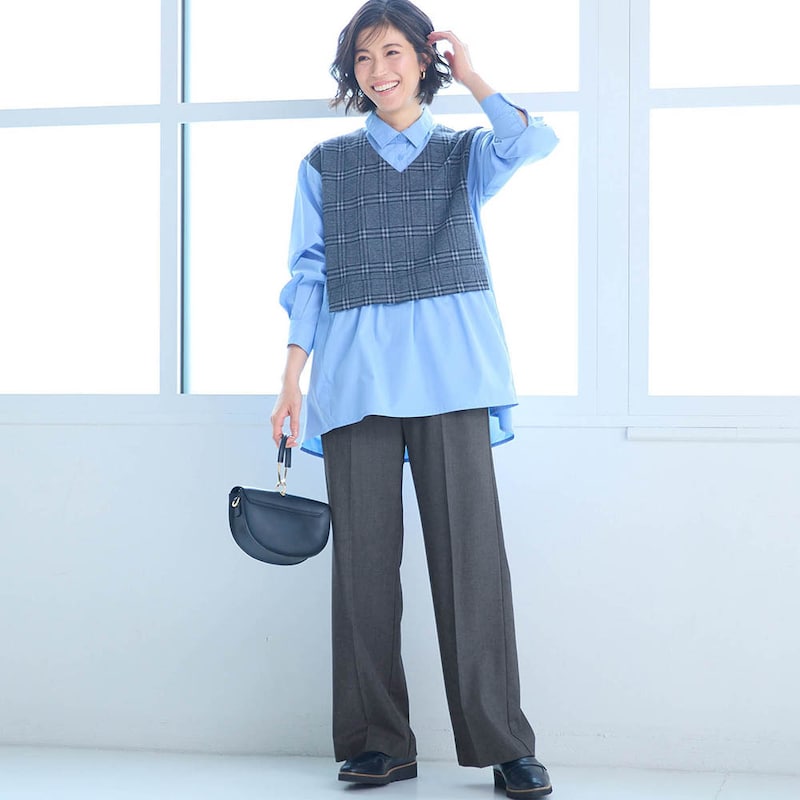 モデル身長168cm／M　※写真は撮影用のため股下+6cmになります。ボトムのみ着用