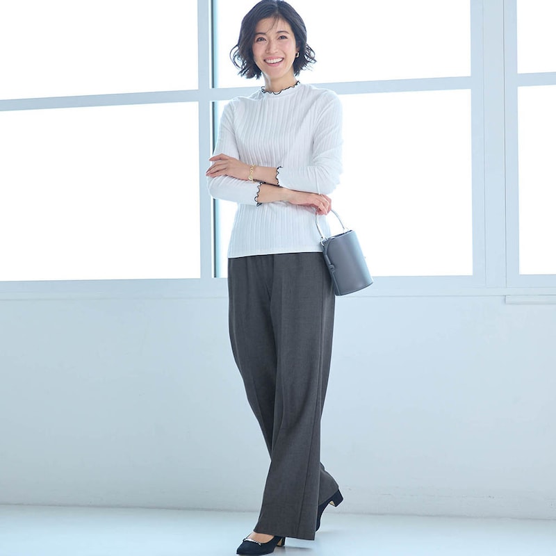 モデル身長168cm／M　※写真は撮影用のため股下+6cmになります。ボトムのみ着用