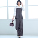 チャコールグレー