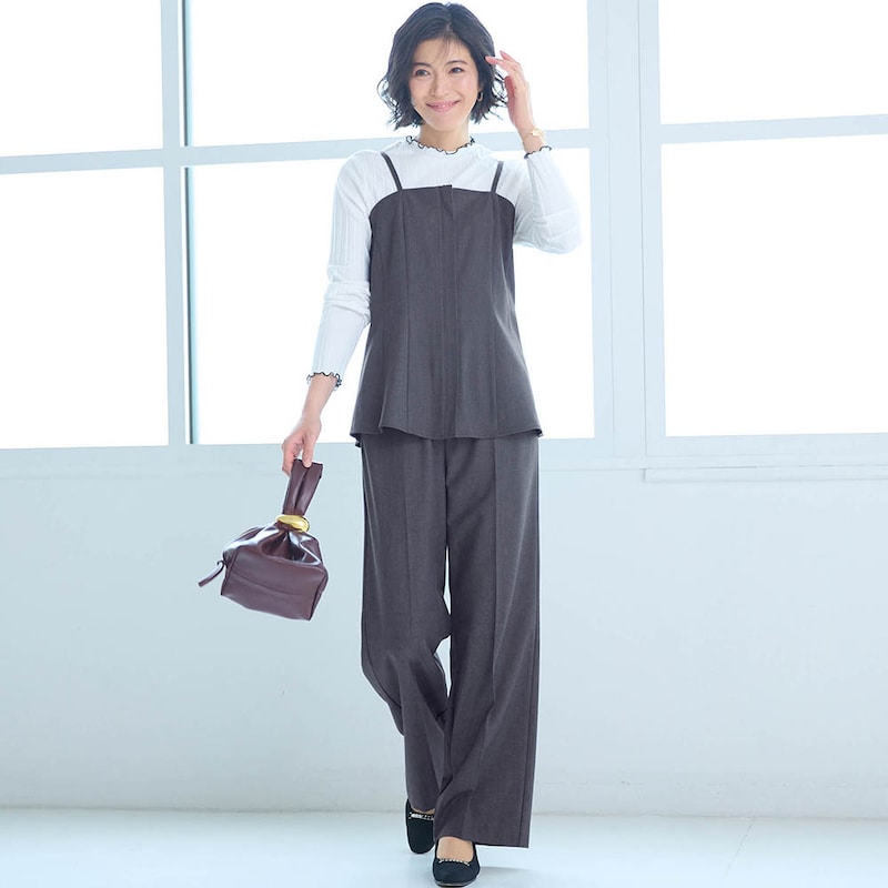 チャコールグレー