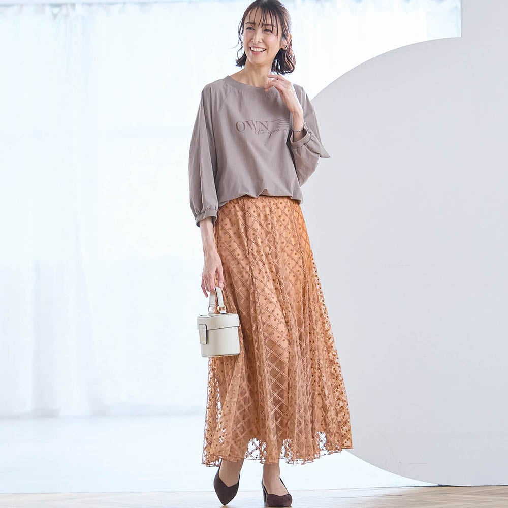 モデル身長169cm／M　※写真は撮影用のため総丈+6cmになります。