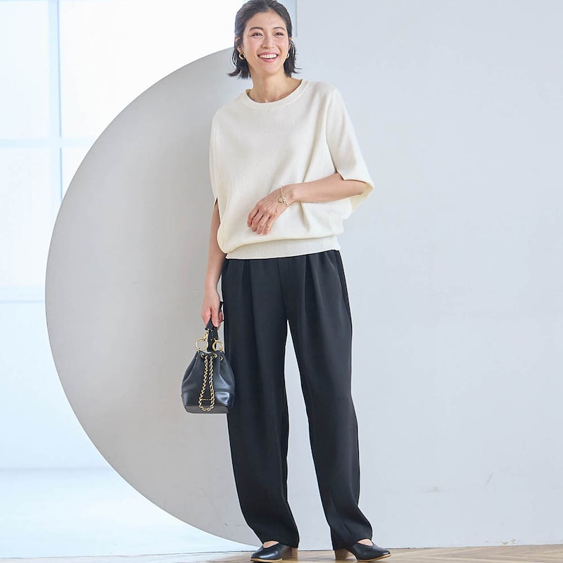 モデル身長168cm／M　※トップスのみ着用