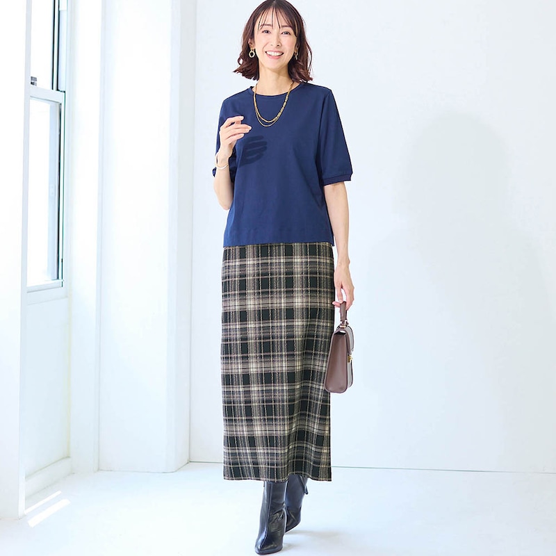 モデル身長169cm／M　※写真は撮影用のため総丈+6cmになります。ボトムのみ着用