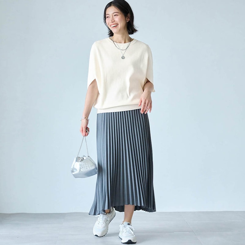 モデル身長168cm／M　※トップスのみ着用