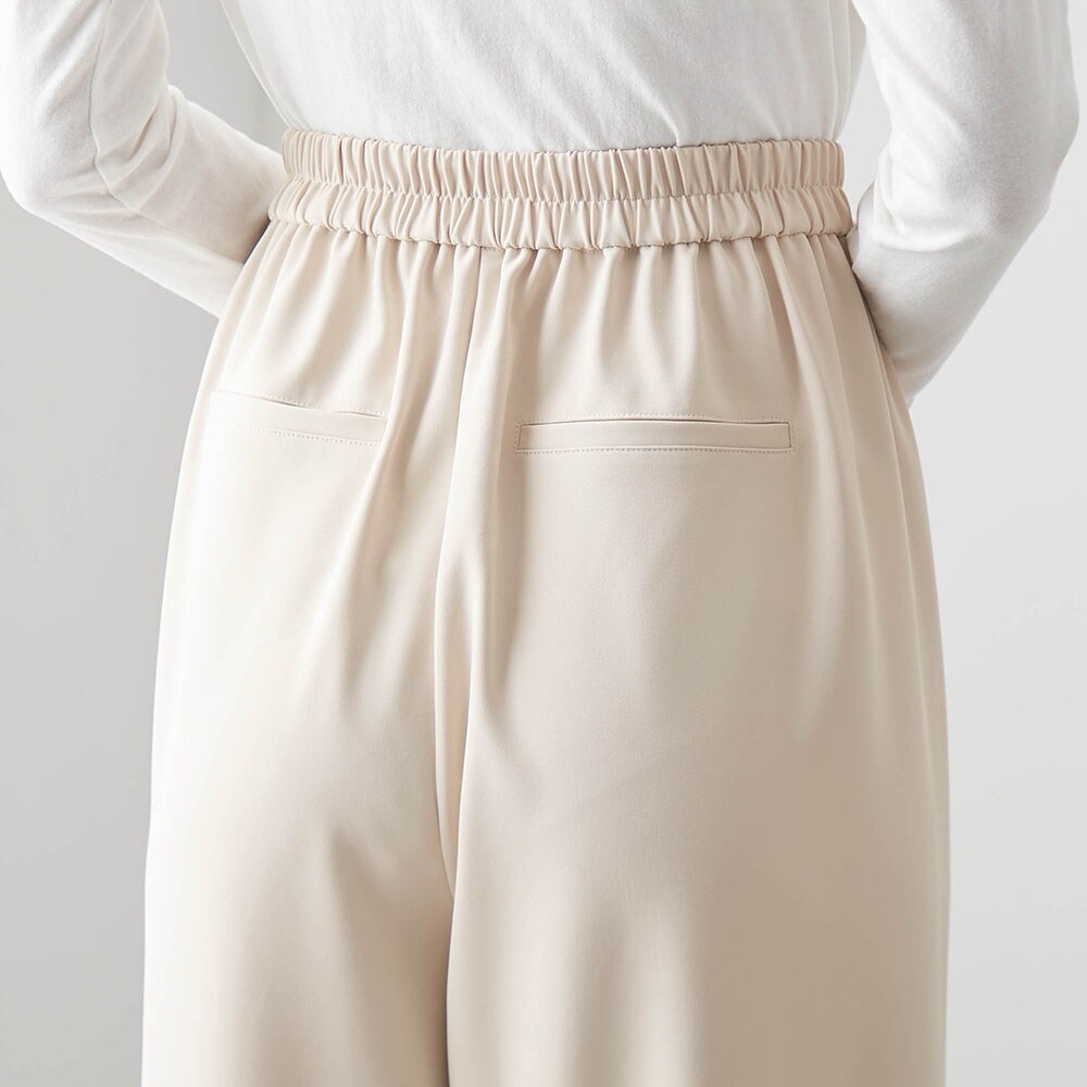 ウエストは後ろゴムではきやすく着心地ラクちん