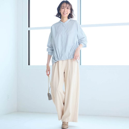 マンデーワークコーデ（ラメストライプシャツ+タックワイドパンツ）