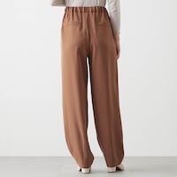 モデル身長168cm／M　※写真は撮影用のため股下+6cmになります。