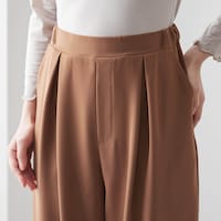 フロントはカジュアル見えしないフラットデザイン