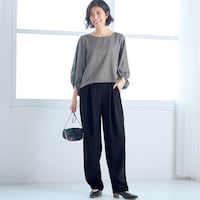 モデル身長168cm／M　※写真は撮影用のため股下+6cmになります。