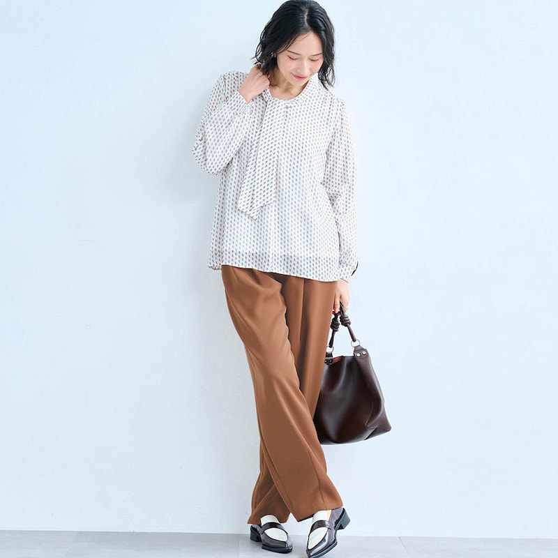 モデル身長168cm／M　※写真は撮影用のため股下+6cmになります。