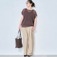 モデル身長168cm／M ※写真は撮影用のため股下+6cmになります。オフベージュ着用