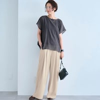 モデル身長168cm／M ※写真は撮影用のため股下+6cmになります。オフベージュ着用